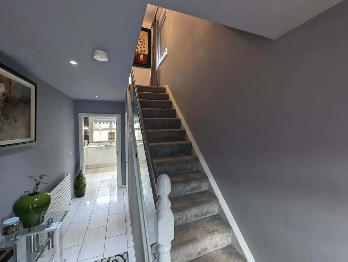 House In Belfast Villa 0*,
