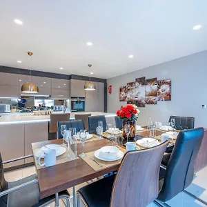 *rd7c* For Your Relaxed & Cosy + Free Parking + Free Fast Wifi * Homestay Batley